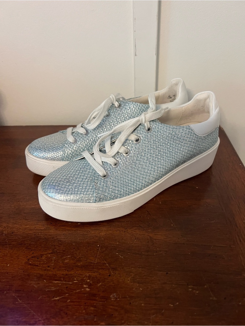 Naturalizer Morrison 2.0 Sneakers metallic light blue woven texture size 7.5
